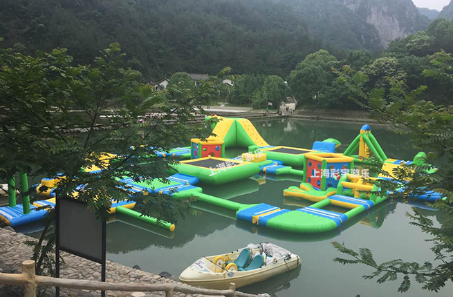 湖面水上大闖關